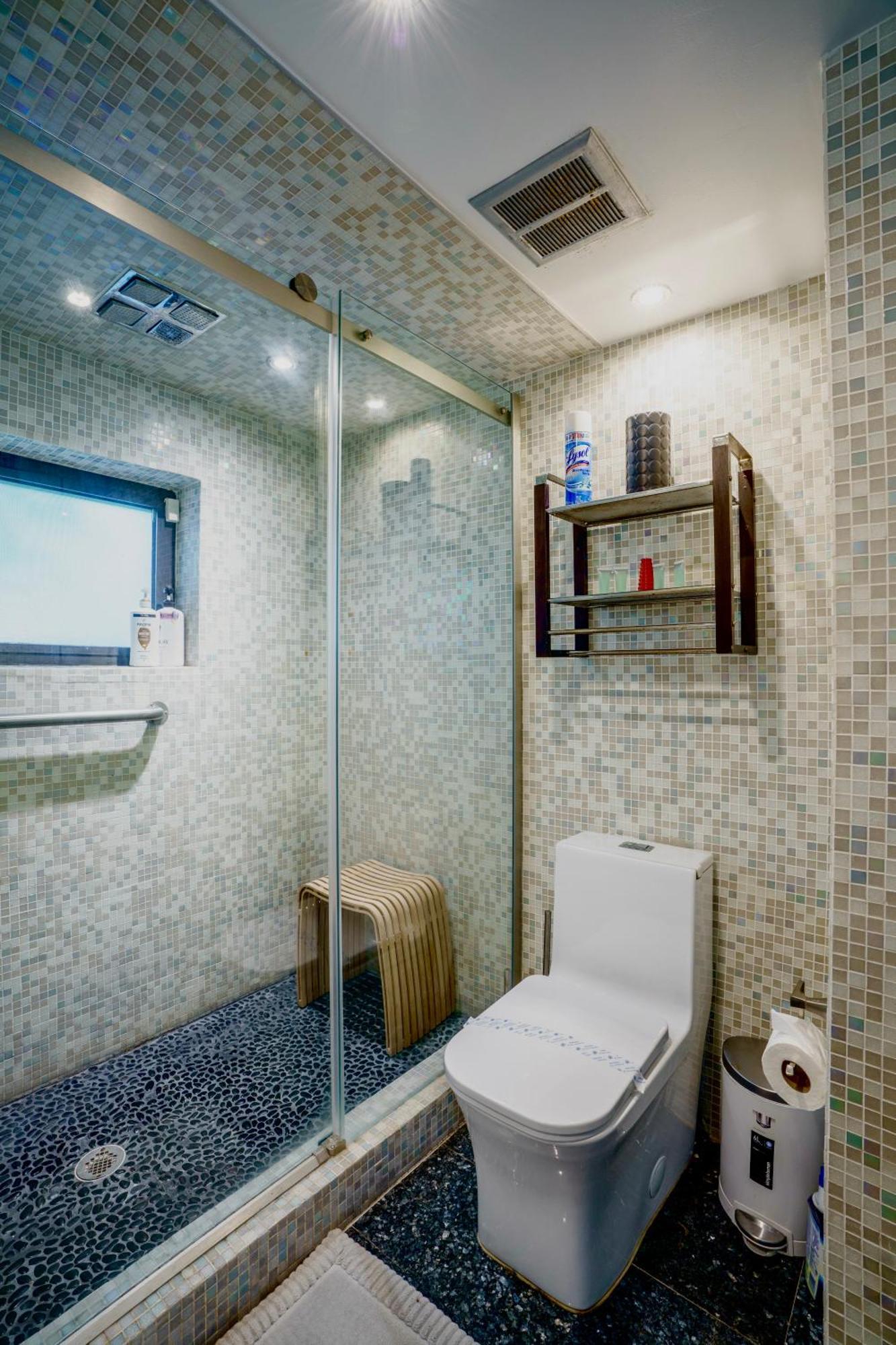Seaside Haven: Gated 2-Bedroom with Den and Parking Miami Exterior photo
